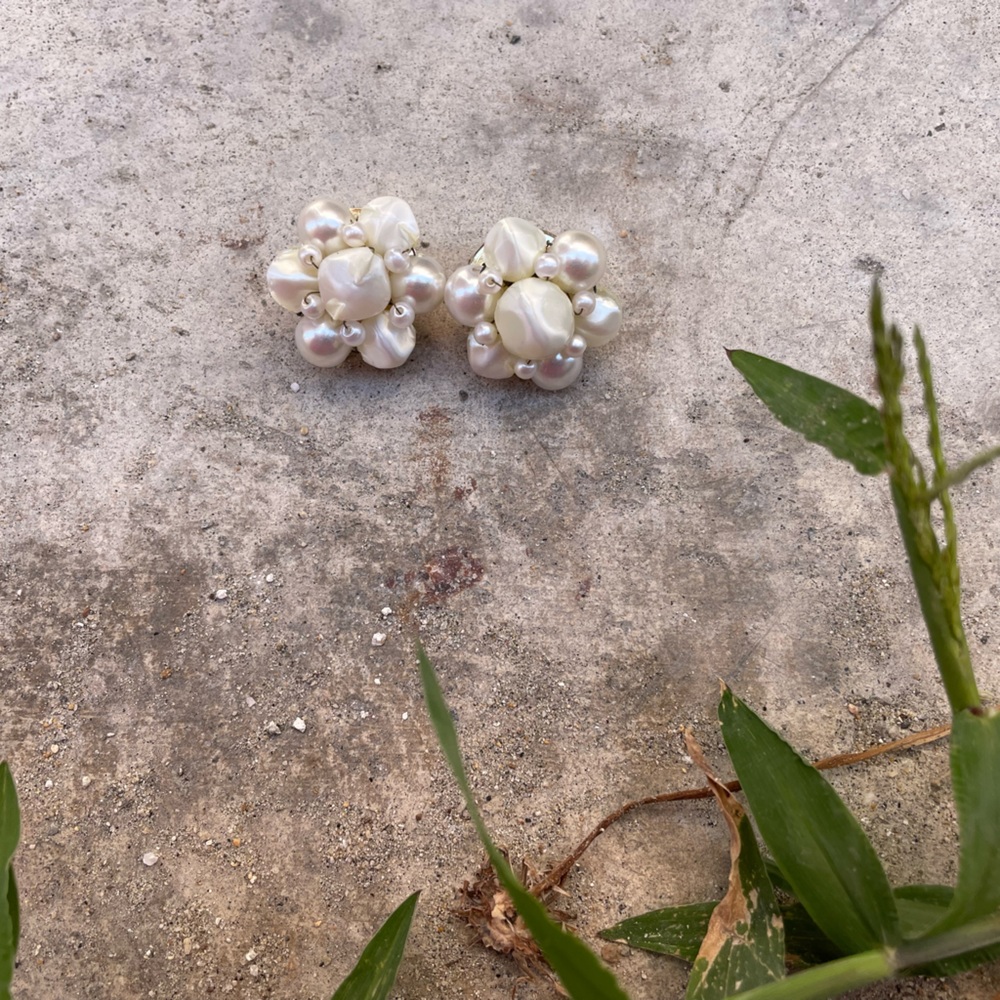 Vintage, Off White, Pearl Like Cluster Clip On